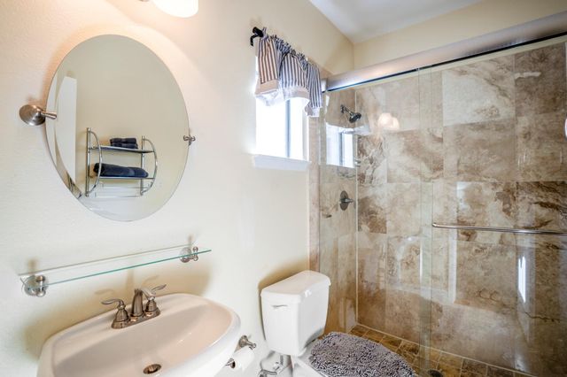 5841 Darling Street C, Houston, TX 77007