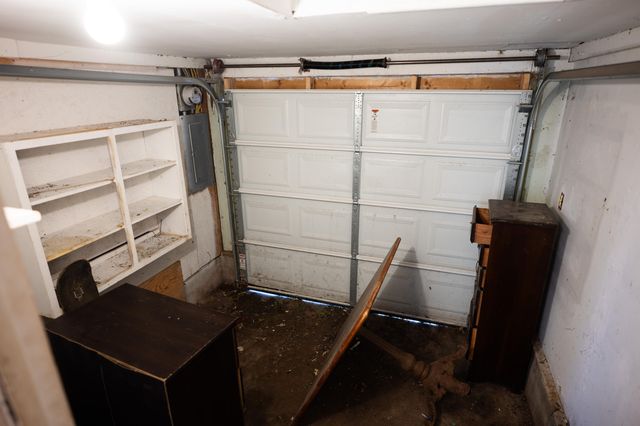 2074 N Columbia Avenue, Springfield, MO 65803