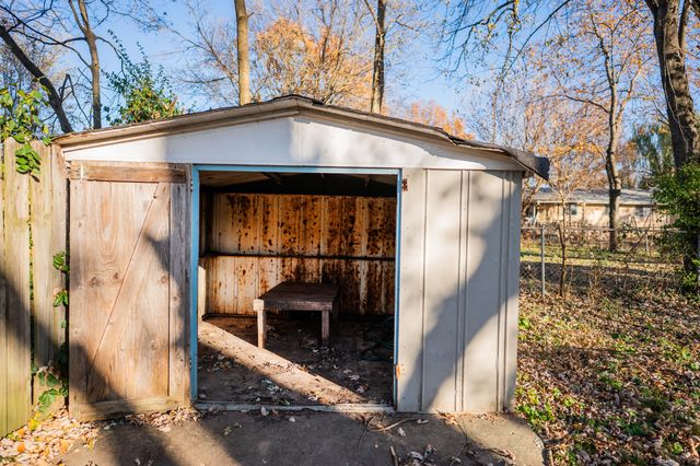 2074 N Columbia Avenue, Springfield, MO 65803