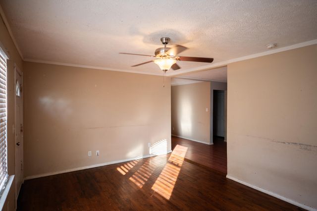 2074 N Columbia Avenue, Springfield, MO 65803