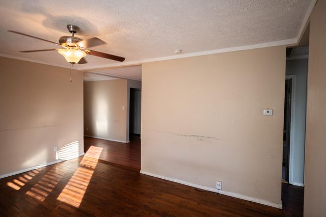 2074 N Columbia Avenue, Springfield, MO 65803