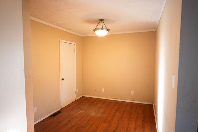 2074 N Columbia Avenue, Springfield, MO 65803