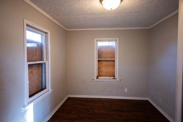 2074 N Columbia Avenue, Springfield, MO 65803