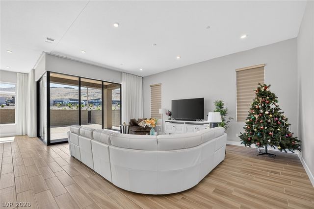 11033 Concord Valley Drive, Las Vegas, NV 89135