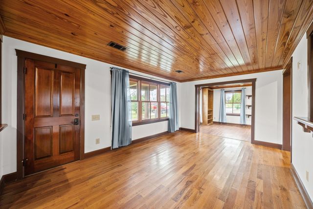549 Swan Ave, Hohenwald, TN 38462