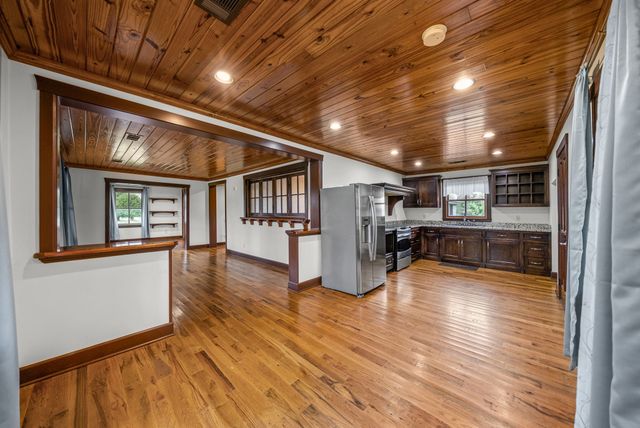549 Swan Ave, Hohenwald, TN 38462