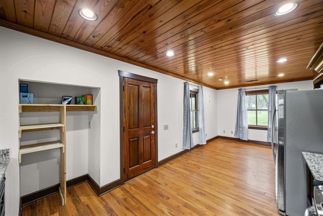 549 Swan Ave, Hohenwald, TN 38462