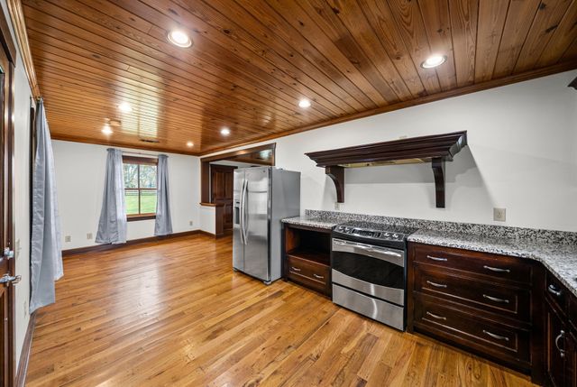 549 Swan Ave, Hohenwald, TN 38462