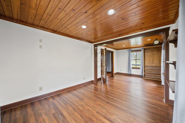 549 Swan Ave, Hohenwald, TN 38462