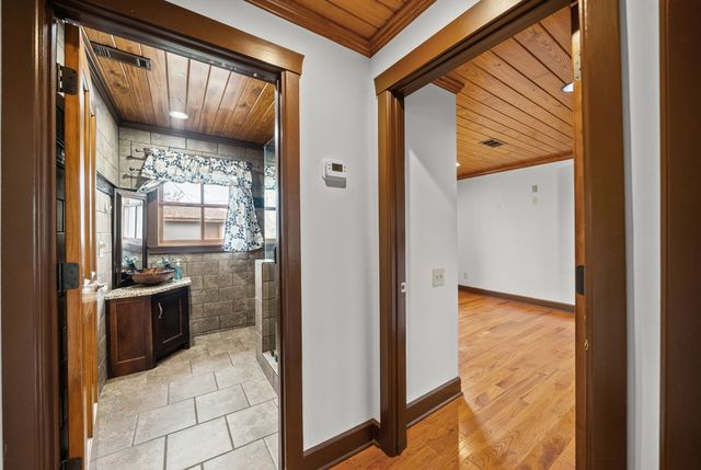549 Swan Ave, Hohenwald, TN 38462