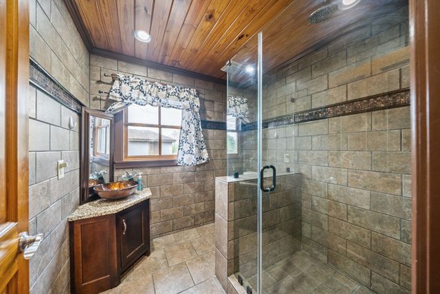 549 Swan Ave, Hohenwald, TN 38462