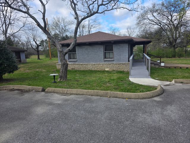 549 Swan Ave, Hohenwald, TN 38462