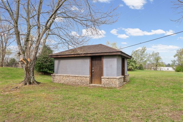549 Swan Ave, Hohenwald, TN 38462