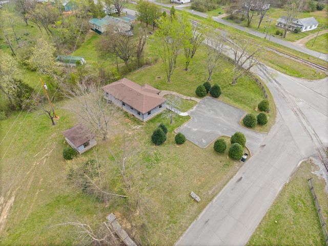 549 Swan Ave, Hohenwald, TN 38462