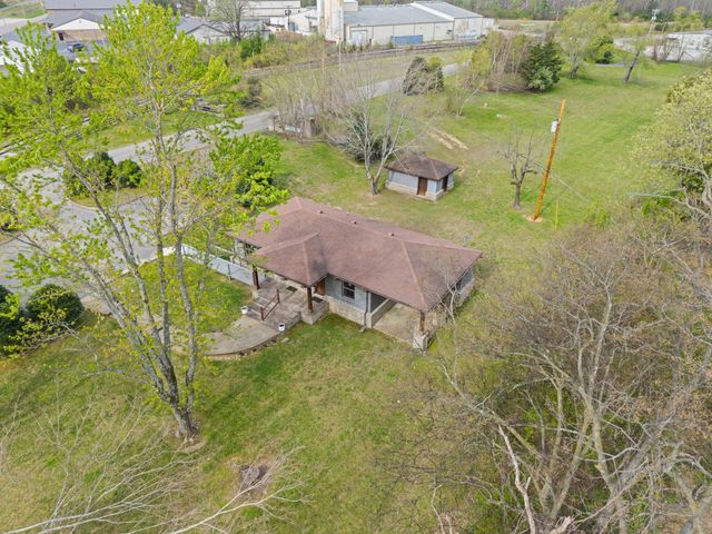 549 Swan Ave, Hohenwald, TN 38462