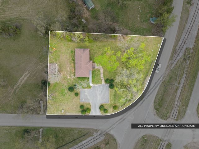 549 Swan Ave, Hohenwald, TN 38462