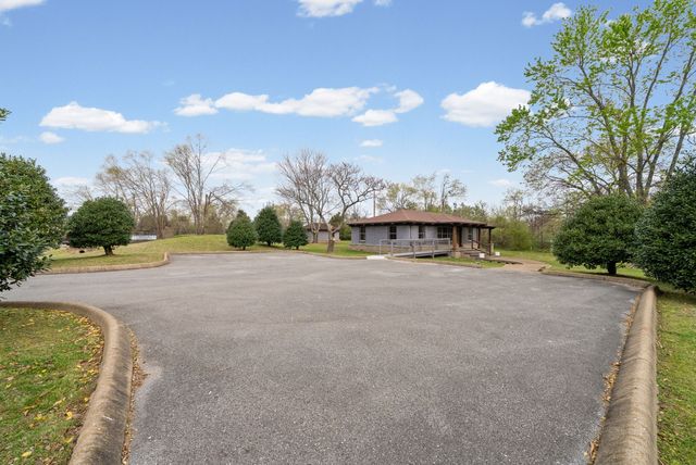 549 Swan Ave, Hohenwald, TN 38462
