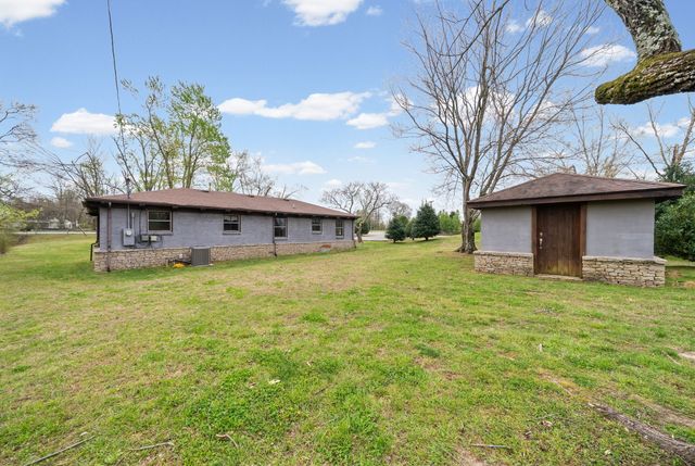 549 Swan Ave, Hohenwald, TN 38462