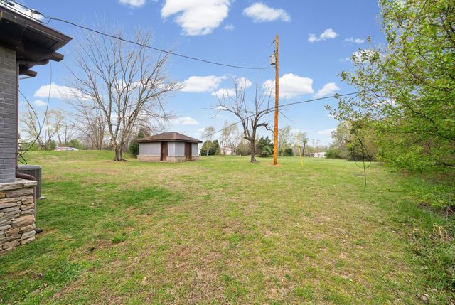 549 Swan Ave, Hohenwald, TN 38462
