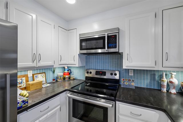 3930 Grand Avenue 402, Des Moines, IA 50312