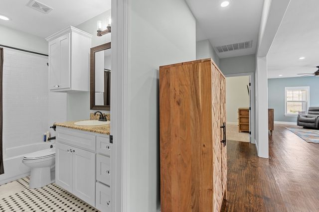 607 S Alamo Street, Weatherford, TX 76086