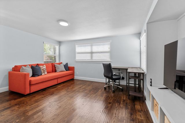 607 S Alamo Street, Weatherford, TX 76086