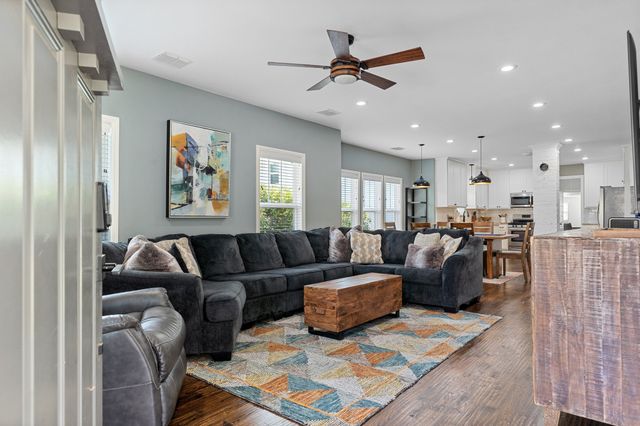 607 S Alamo Street, Weatherford, TX 76086