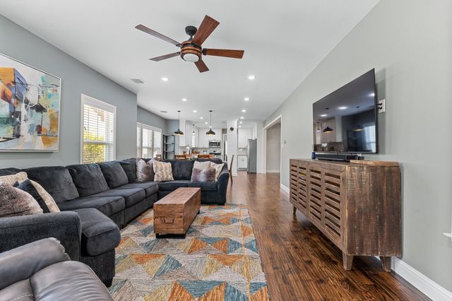 607 S Alamo Street, Weatherford, TX 76086