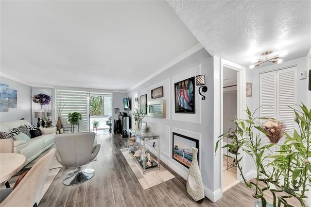 9281 Sunrise Lakes Boulevard 212, Sunrise, FL 33322
