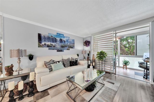 9281 Sunrise Lakes Boulevard 212, Sunrise, FL 33322