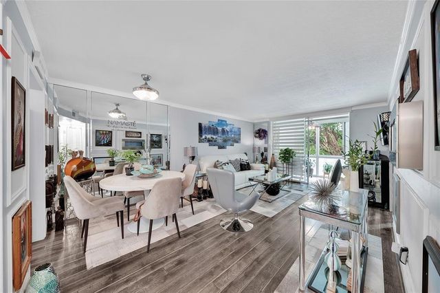9281 Sunrise Lakes Boulevard 212, Sunrise, FL 33322