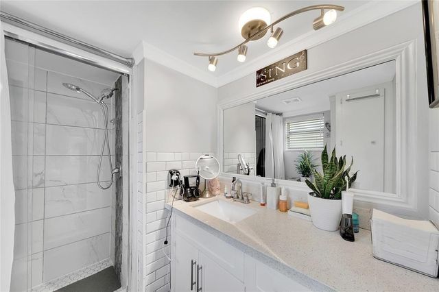 9281 Sunrise Lakes Boulevard 212, Sunrise, FL 33322