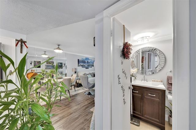 9281 Sunrise Lakes Boulevard 212, Sunrise, FL 33322
