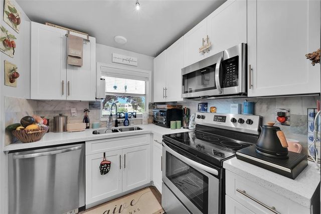 9281 Sunrise Lakes Boulevard 212, Sunrise, FL 33322
