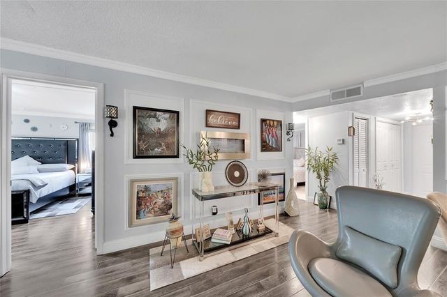 9281 Sunrise Lakes Boulevard 212, Sunrise, FL 33322