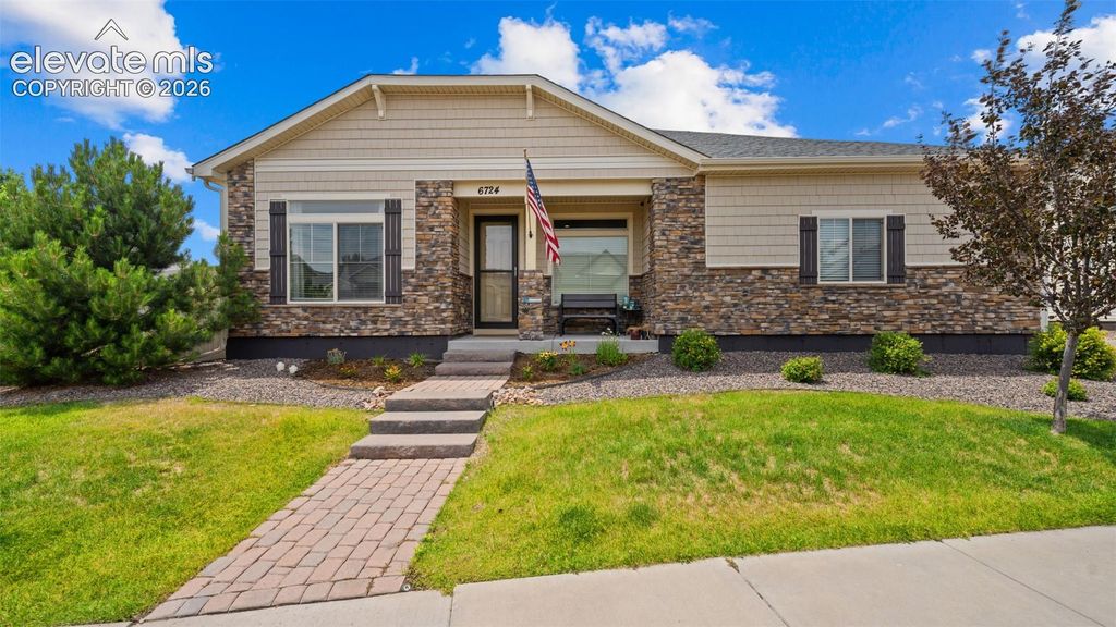 6724 Golden Briar Lane, Colorado Springs, CO 80927
