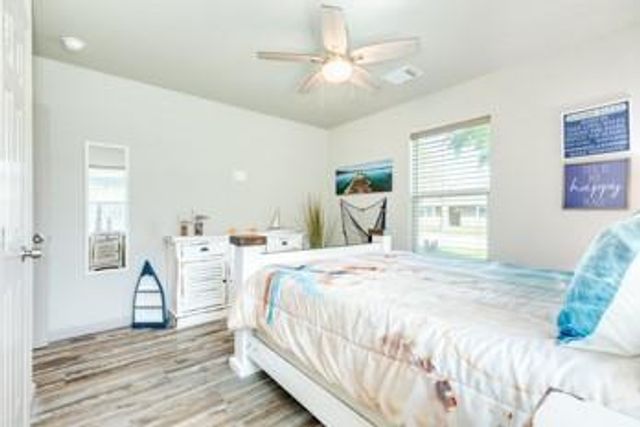 117 Tarpon Avenue, Galveston, TX 77550