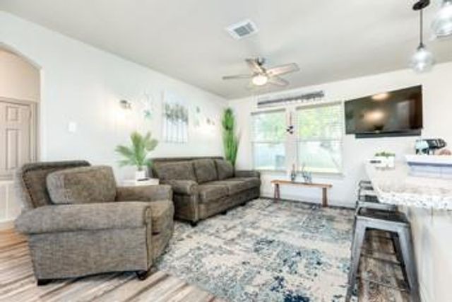 117 Tarpon Avenue, Galveston, TX 77550