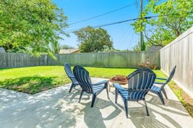 117 Tarpon Avenue, Galveston, TX 77550