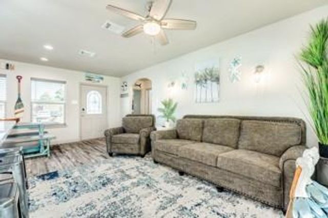 117 Tarpon Avenue, Galveston, TX 77550