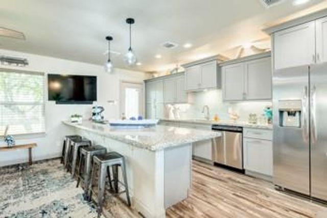 117 Tarpon Avenue, Galveston, TX 77550