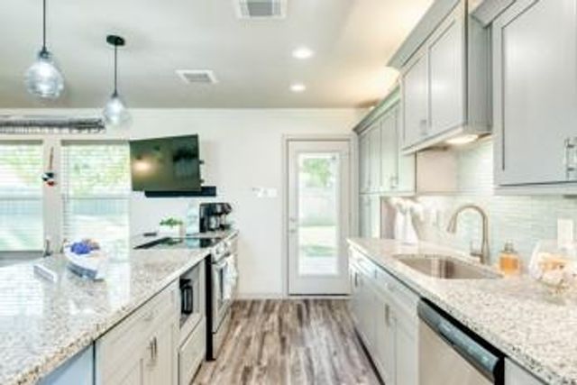 117 Tarpon Avenue, Galveston, TX 77550