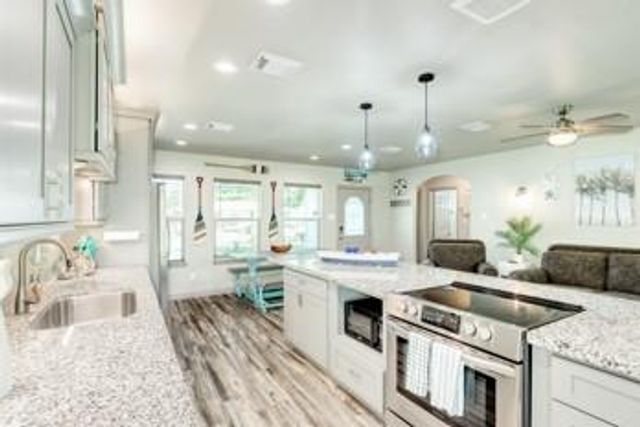 117 Tarpon Avenue, Galveston, TX 77550