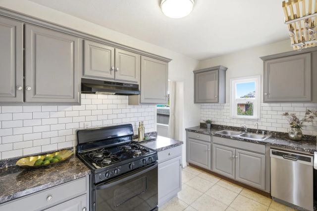 3891 Superba St, San Diego, CA 92113