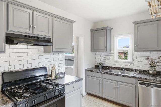 3891 Superba St, San Diego, CA 92113