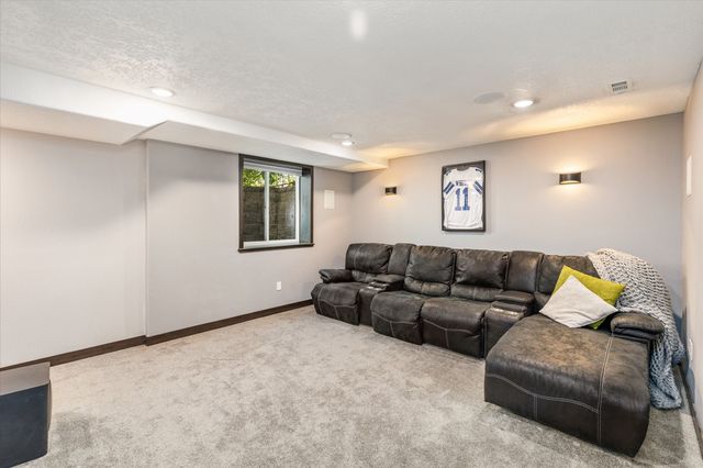 908 SE Rene Street, Ankeny, IA 50021