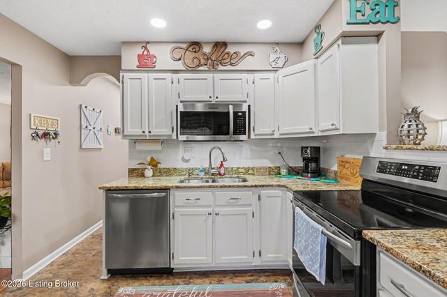 5206 Constance Dr, Louisville, KY 40272