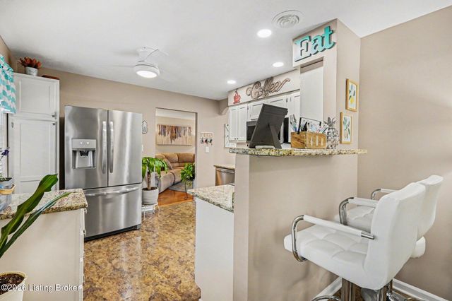 5206 Constance Dr, Louisville, KY 40272
