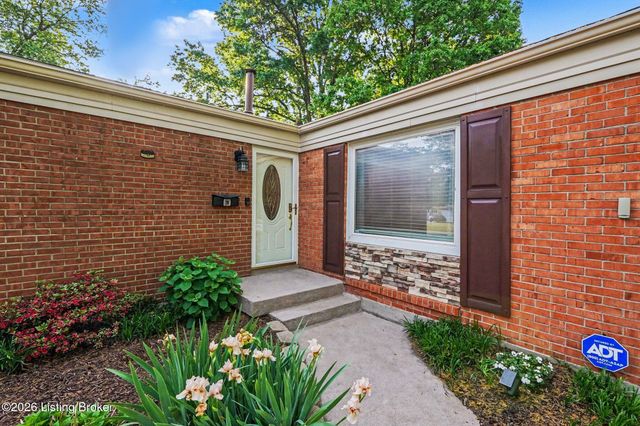 5206 Constance Dr, Louisville, KY 40272