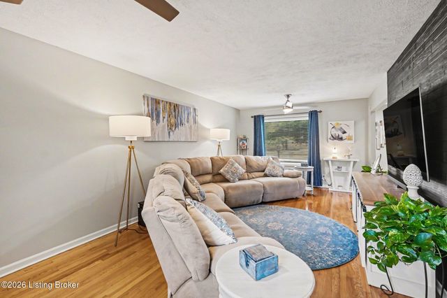 5206 Constance Dr, Louisville, KY 40272